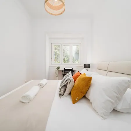 3db- Sunlit Designer In The Heart Of ' *